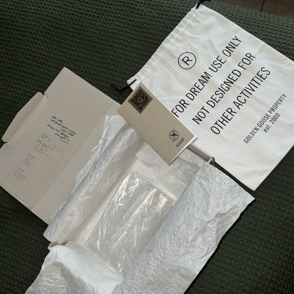 Men Golden Goose super star with black heel tab - Picture 7 of 7